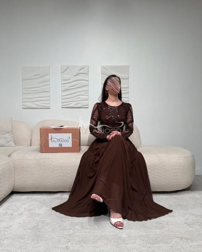 فستان عيد بني أنيق بتصميم فاخر