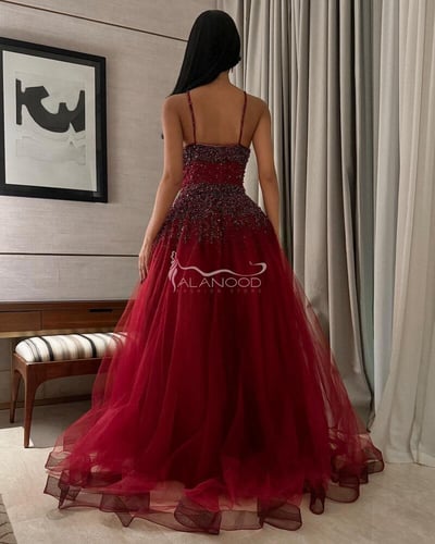 فستان ملكة احمر غامق