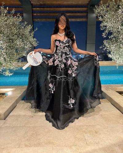 فستان سهرة أوف شولدرز حسينة بألوان جذابة