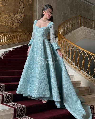 فستان سهرة تيفاني بكلفة دانتيل لامع