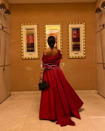 فستان سهره احمر بتصميم أنيق وراقي