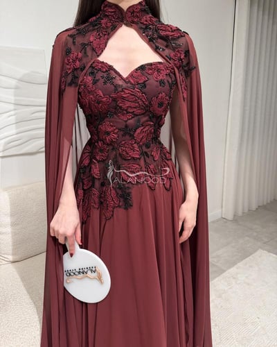 فستان سهرة عودي أنيق بتصميم عصري فخم