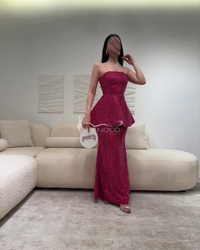 فستان سهرة بكلفة شك لون فوشي بتصميم أنيق ومبهر