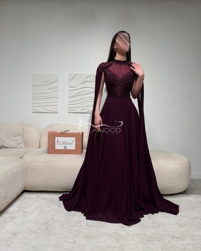 فستان سهرة أنيق بتصميم كاب أنثوي