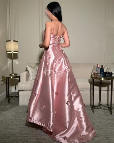 فستان سهرة وردي بكلفة ورود ميكادو - تصميم العنود 2...