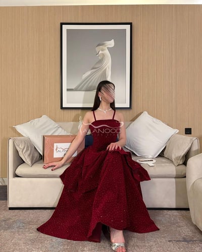 فستان مخملي بتصميم انثوي