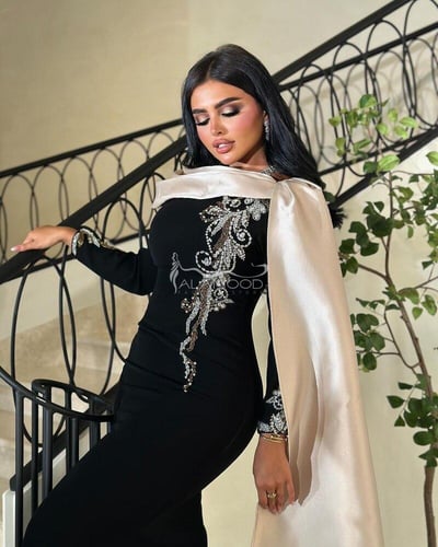 فستان حنان الأنيق مطرز يدوي بشال ميكادو للسهرة وال...