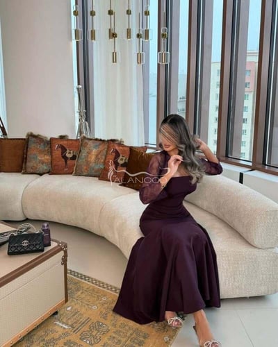 فستان دانتيل ليلكي أنيق بتصميم انيق