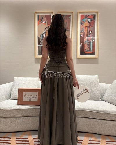 فستان زيتي أنيق بتصميم مميز