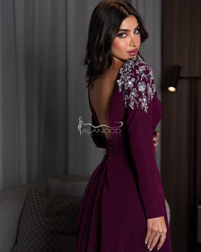 فستان سهرة مطرز بخامة باربي اللون 2026 - التألق وا...