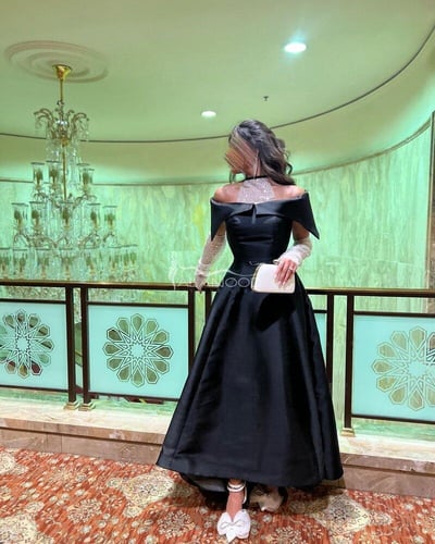 فستان سهرة طويل لامع: أناقة وجاذبية في ليلة مميزة