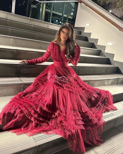 فستان سهرة احمر غامق ملكة مناسبات بتصميم أنيق وممي...