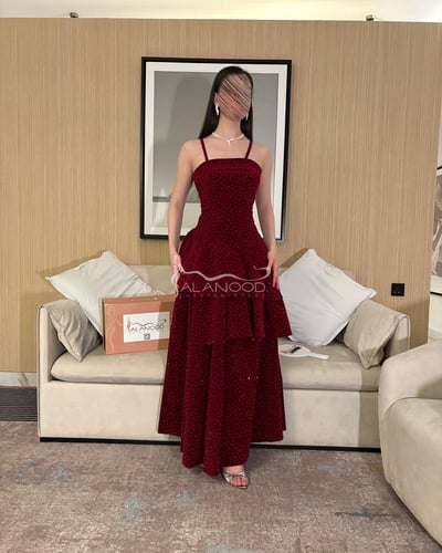 فستان مخملي بتصميم انثوي