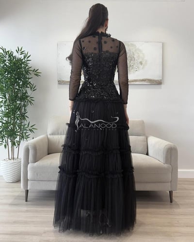 فستان سهرة اسود أنيق بتصميم عصري فخم
