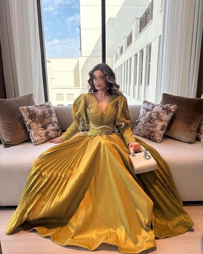 فستان شتوي ساتر باكمام طويلة بتصميم أنيق