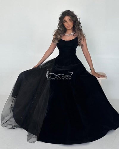 فستان مخمل مع تل لامع كلوش