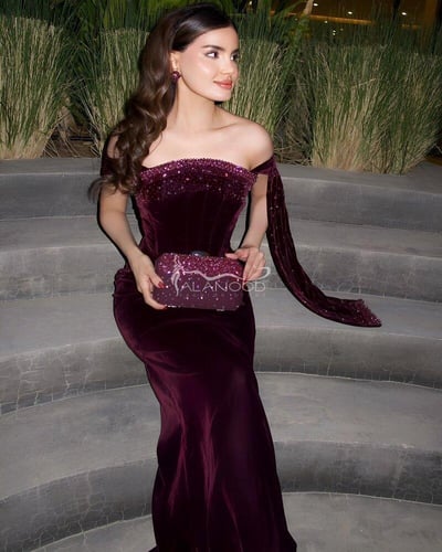 فستان شتوي مخمل فاخر بلون عنابي