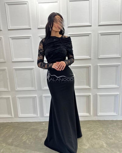 فستان دانتيل أسود