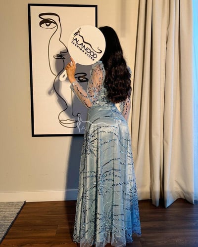 فستان سهره سماوي فخم بتصميم راقٍ مع خرز ترتر أنيق