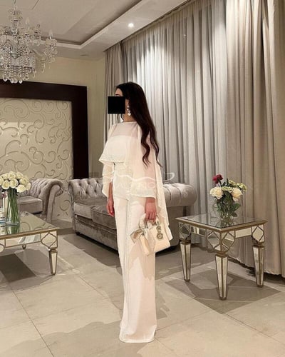 جمبسوت أبيض بكلفة فاخرة قطعتين