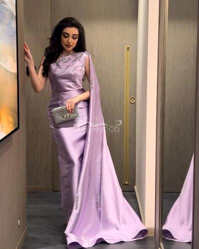 فستان سهرة موف فاتح مع شال مطرز كرستال أنيق