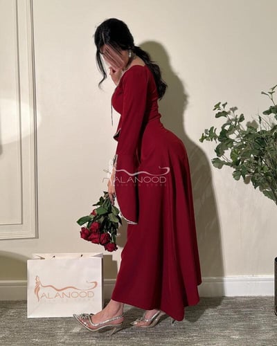 فستان نور ناعم مطرز الصدر بالكرستال بلون وردي وعود...