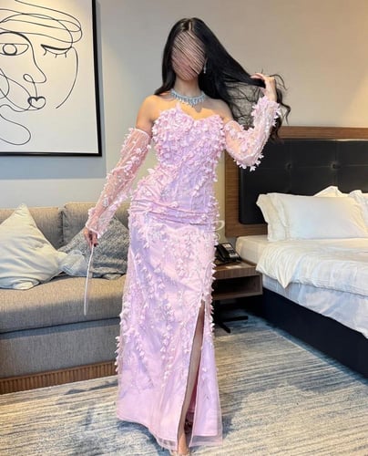 فستان ملاك الوردي بتفاصيل مميزة