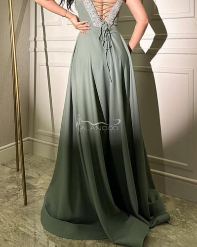 فستان مزون تيفاني واسود مطرز يدوي بتصميم أنيق للسه...