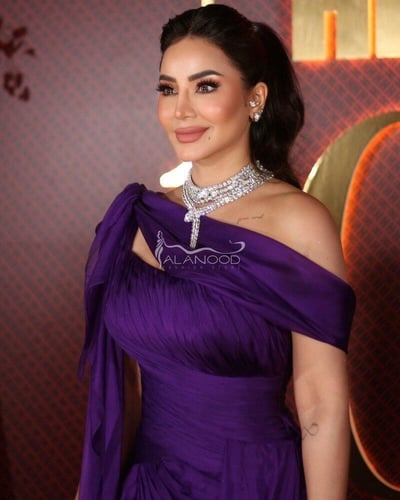 فستان سهرة موف بتصميم كلاسيكي مع كلوش فخم