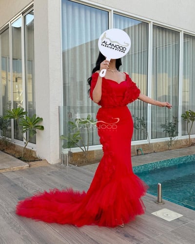 فستان سهرة احمر فخم بتصميم السمكة المنسدل