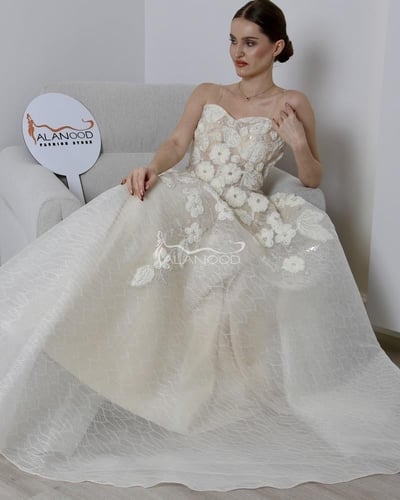 فستان مناسبات راقي بلون بيح فاتح