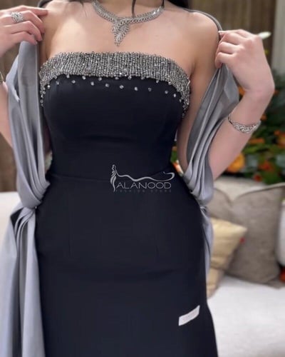 فستان سهرة أسود بشت رصاصي بتطريز على الصدر مميز