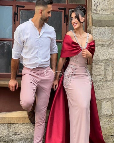 فستان سهرة ماسك بذيل أنيق من الخلف بتصميم فاخر ومم...