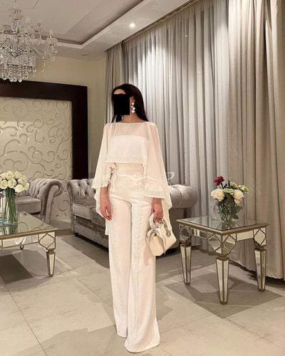 جمبسوت أبيض بكلفة فاخرة قطعتين