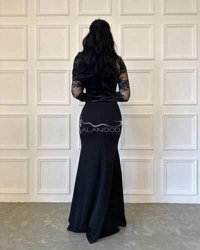 فستان دانتيل أسود