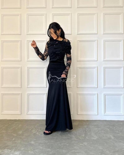 فستان دانتيل أسود