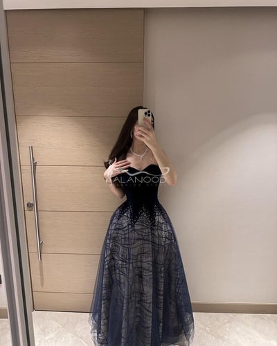 فستان مخمل مع تل لامع كلوش