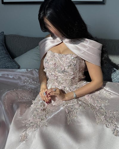 فستان سهرة بكلوش مطرز بكلفة شك مشجرة