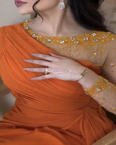 فستان ناعم بلون برتقالي بكم واحد مطرز شك