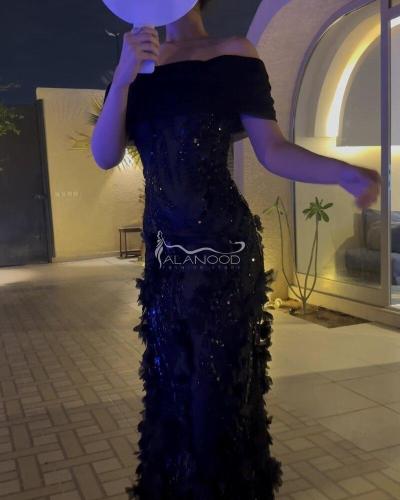 فستان سهرة أسود لامع بتطريز يدوي فاخر لعام 2025