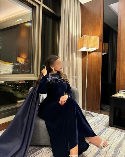 فستان مخمل كوري باكمام مطرزة شتوي 2025 أنيق