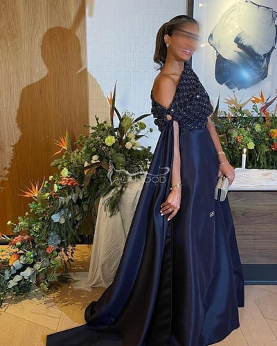 فستان سهره كحلي بكلفة على الصدر مميزة بتصميم عصري...