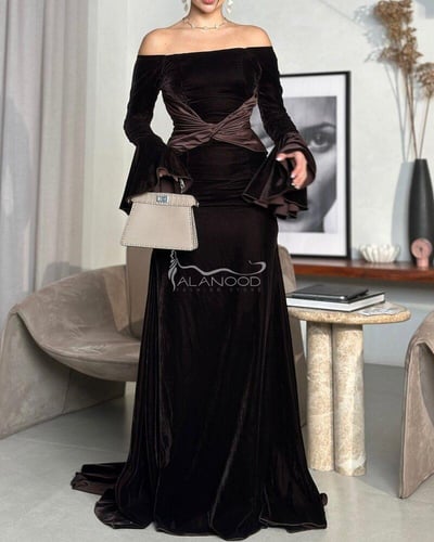 فستان مخمل أنثوي راقي بقصة مجسمة