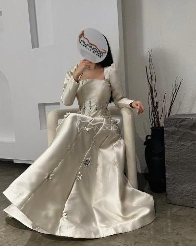 فستان سهرة المها باللون البيج الفاتح من خامة الميك...