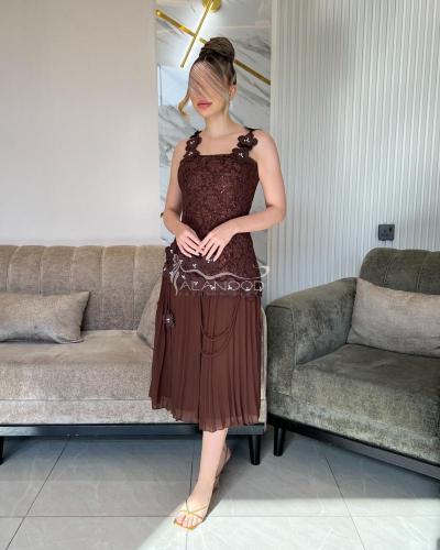 فستان سهره بني أنيق بتصميم فريد