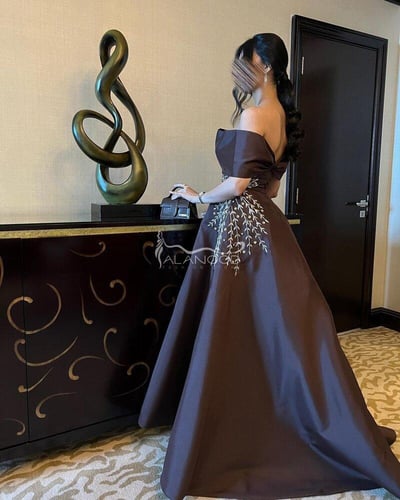 فستان سهرة بني كلوش طويل مطرز ذهبي فاخر