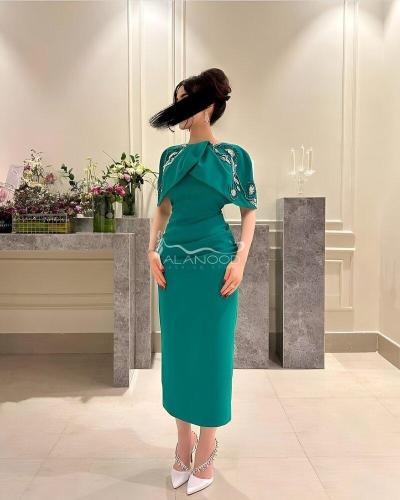 فستان ناعم بلون أخضر كلفة مطرزة كرستال شك بتصميم ع...