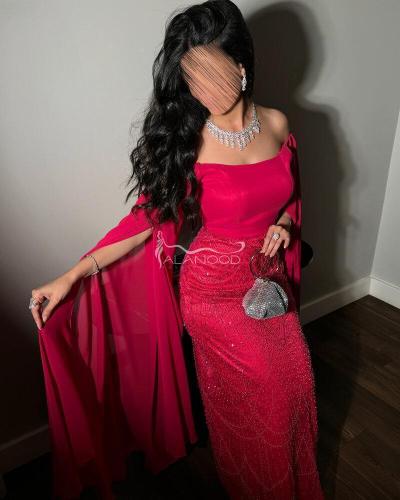فستان فوشي سهرة تصميم العنود