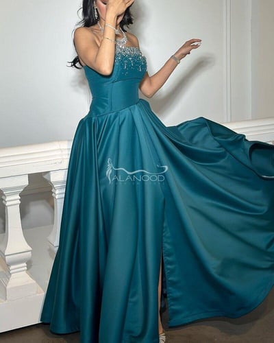 فستان سهرة بقصة متميزة