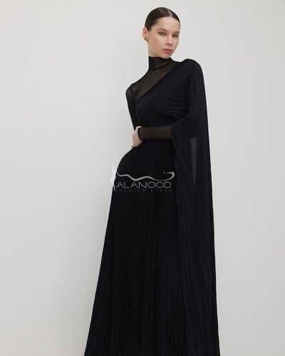 فستان منى اسود ساتر بتصميم انيق